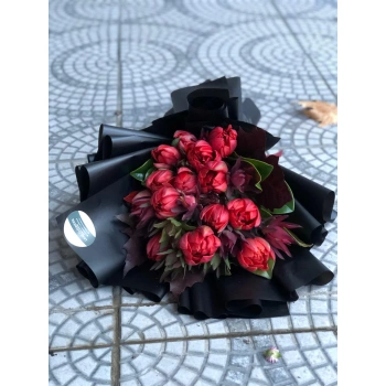 Red Tulip Bouquet