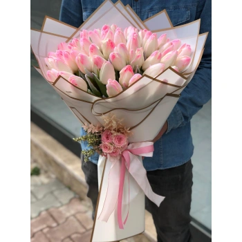 باقة زهور بيضاء VIP