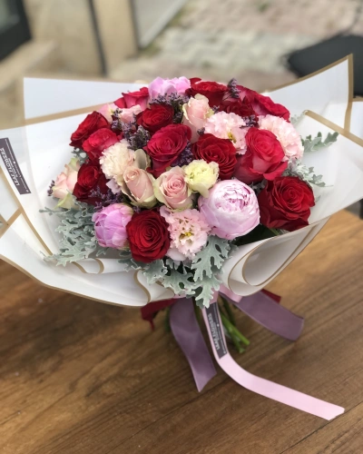 Gül Ve Şakayık Buketi