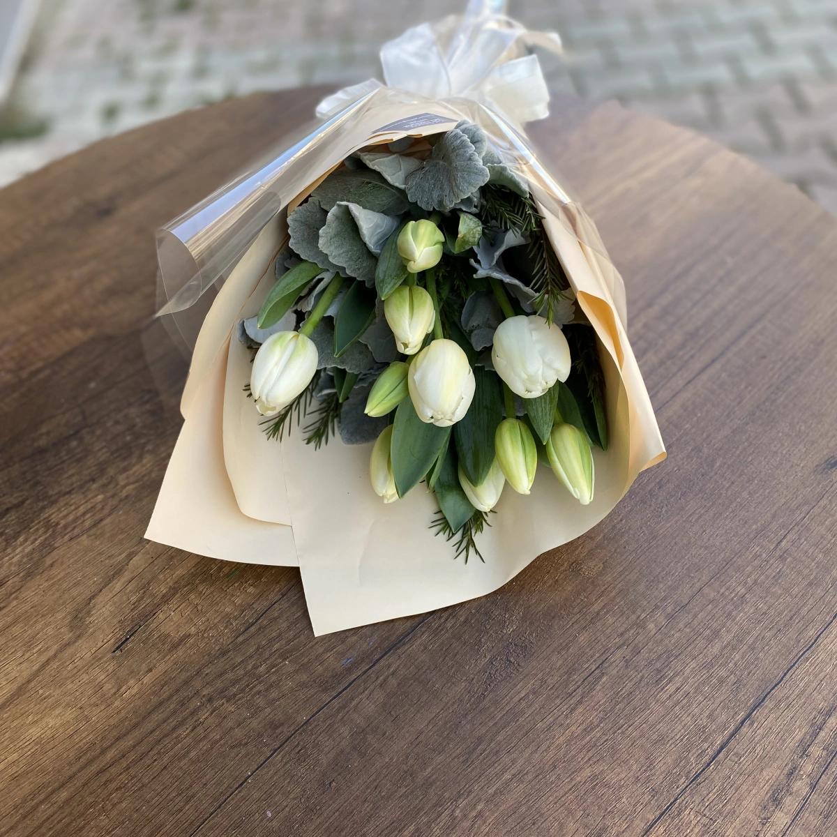Beyaz Lale Buket