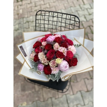 باقة الجوري والفاوانيا