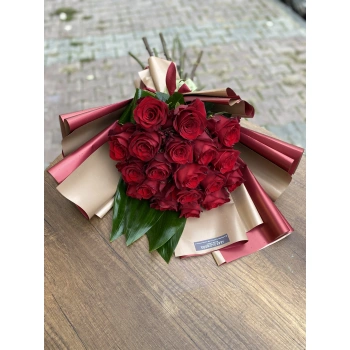 Red Green Rose Bouquet