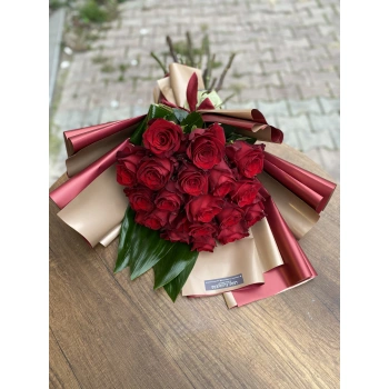 Red Green Rose Bouquet