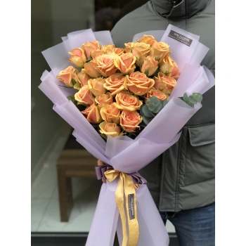 Special Roses with Heart-Shaped Bouquet
