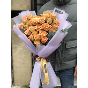 Special Roses with Heart-Shaped Bouquet