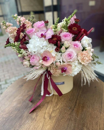 Kutuda Renkli Aranjman