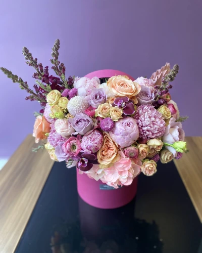 Kutuda Şakayıklı Aranjman