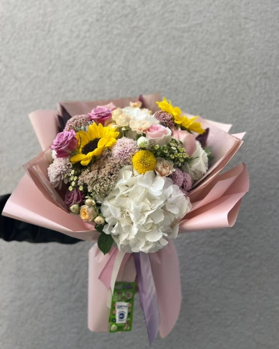 Sarı Beyaz Renkli Bahar Çiçeği