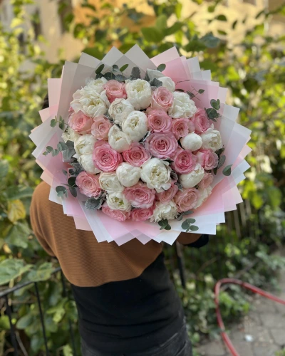 Beyaz Şakayık Pembe Gül Buketi