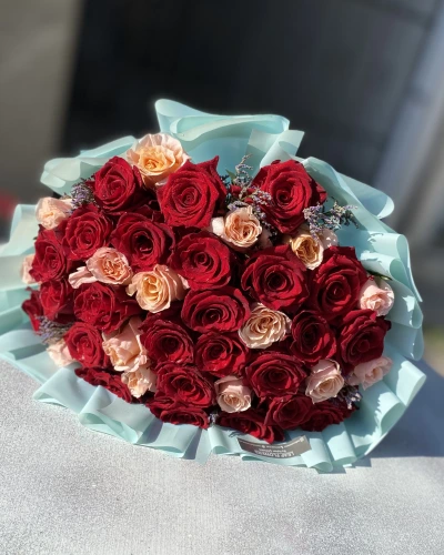 Kırmızı Somon Ekvator Gül Buketi