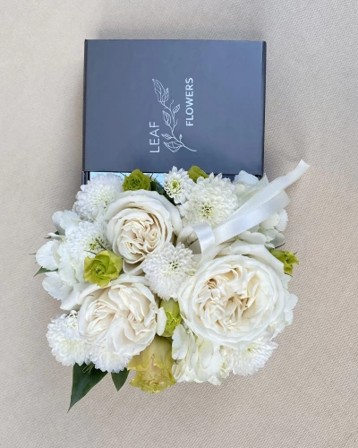 Beyaz Çiçek Çikolata Kutusu