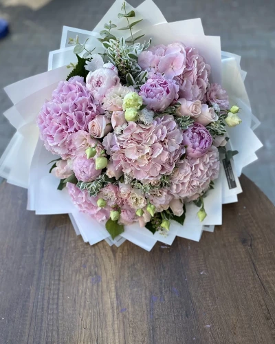 Şakayıklı Ortancalı Güllü Karışık Pembe Buket