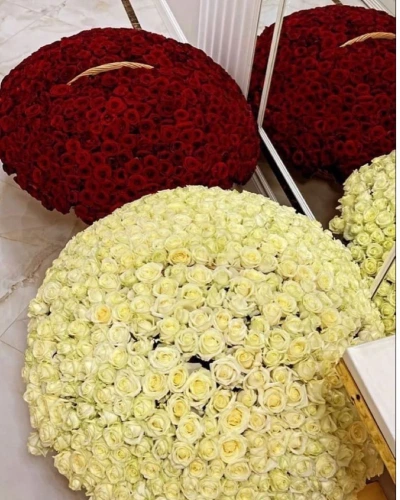 Dev 2li Kırmızı Beyaz Gül Aranjmanları