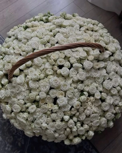 Beyaz Dev Çardak Gül Aranjmanı