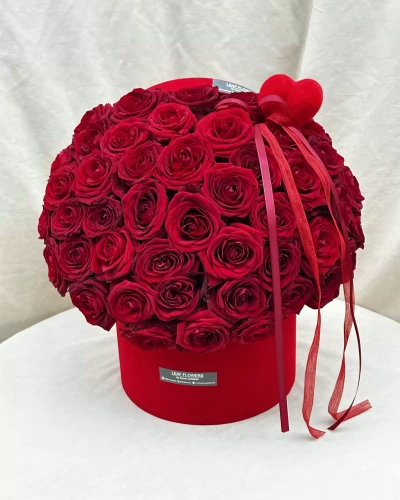 Kırmızı Kutuda Kırmızı Güller