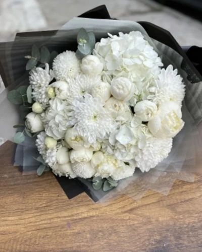 Beyaz Şakayıklı Beyaz Buket