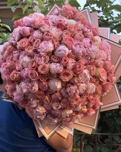 Pembe Şakayık Hermosa Gül Buketi