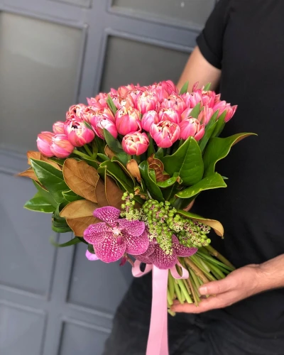 Pembe Katmerli Lale Buketi