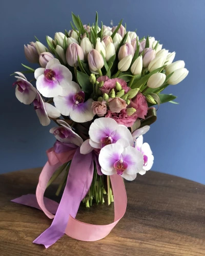 Beyaz Lila Orkideli Lale Buketi