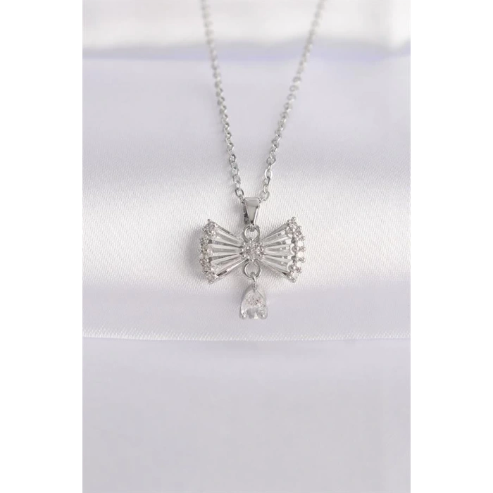 316L Çelik Zincir Gümüş Renk Zirkon Taşlı Kalp Detay Fiyonk Kolye