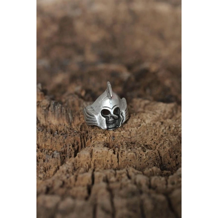 Ayarlanabilir Miğferli Kuru Kafa Tasarımlı Erkek Yüzük