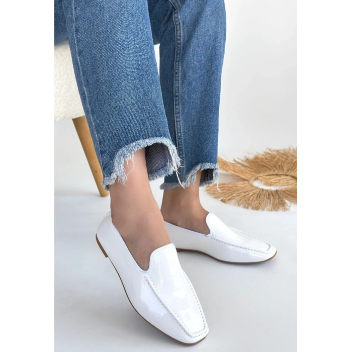 Betra Beyaz Rugan Babet Ayakkabı