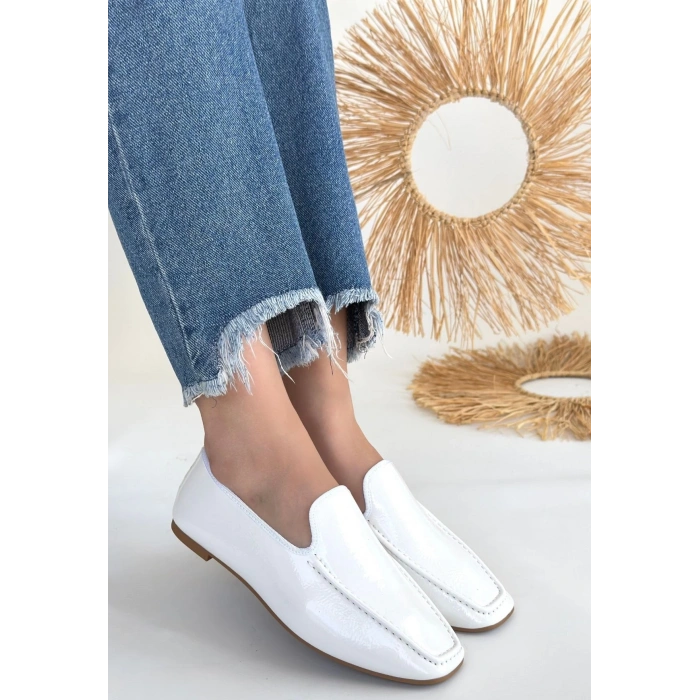 Betra Beyaz Rugan Babet Ayakkabı