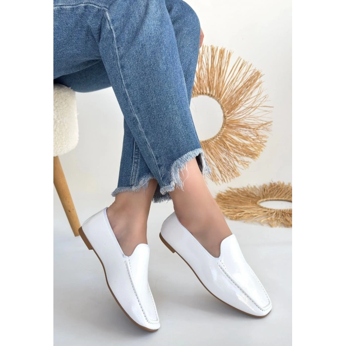 Betra Beyaz Rugan Babet Ayakkabı