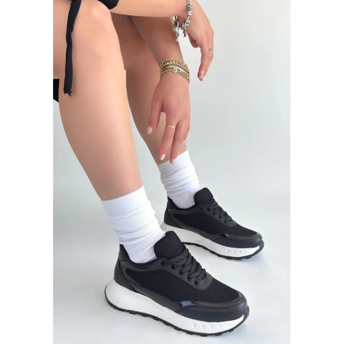 Edva Siyah Cilt Bağcıklı Spor Ayakkabı