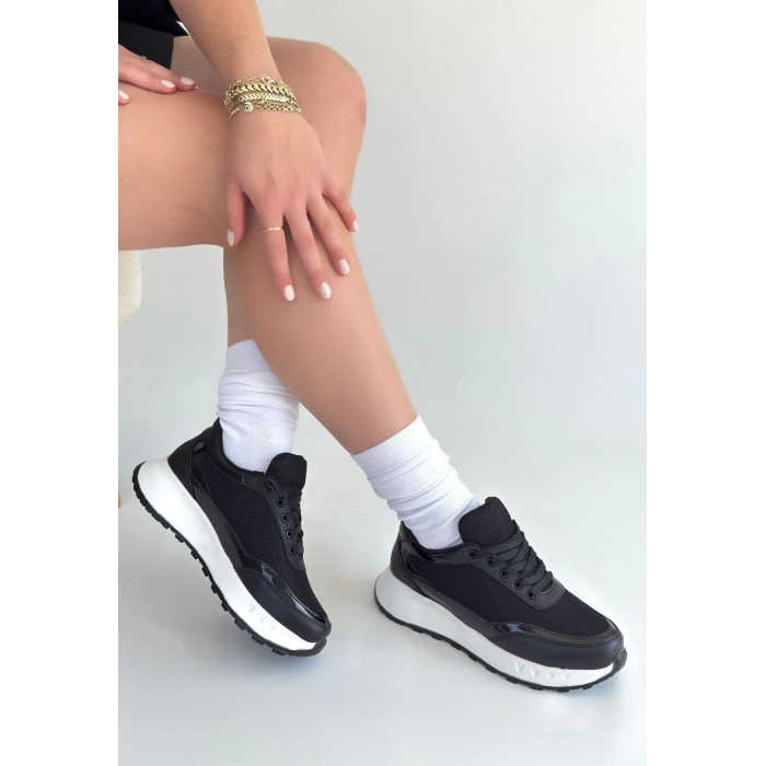 Edva Siyah Cilt Bağcıklı Spor Ayakkabı