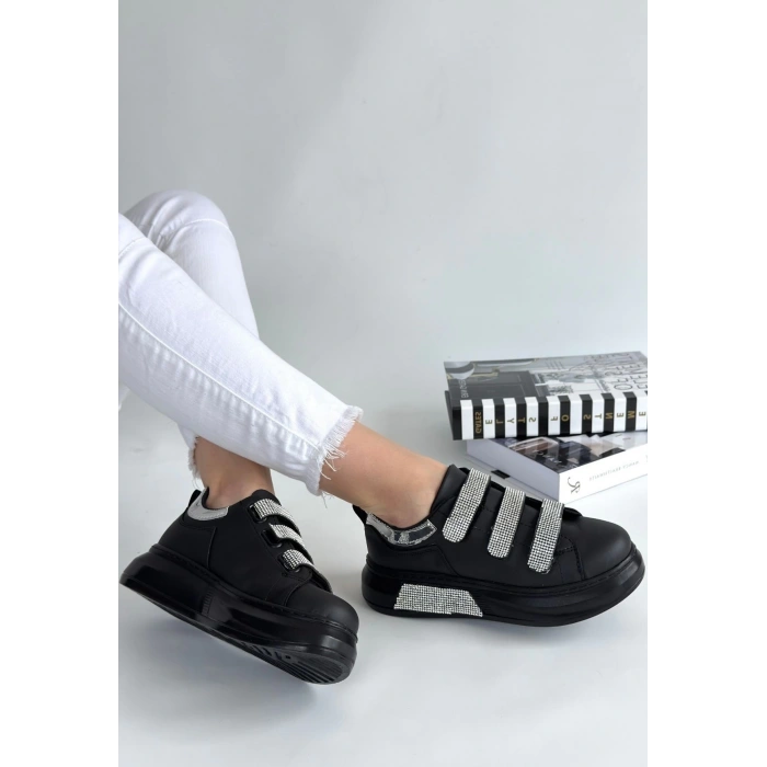 Elika Siyah Cilt Cırt Cırtlı Spor Ayakkabı