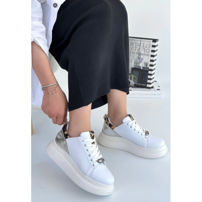 Gasta Beyaz Cilt Gümüş Detaylı Bağcıklı Spor Ayakkabı