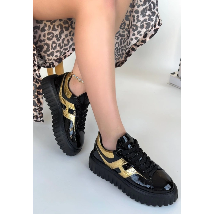 Gesti Siyah Rugan Altın Detaylı Bağcıklı Spor Ayakkabı