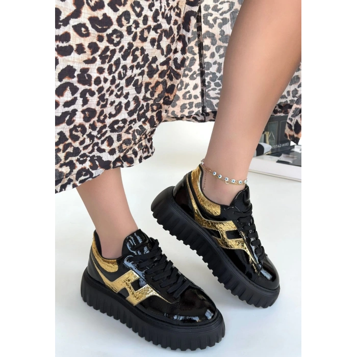 Gesti Siyah Rugan Altın Detaylı Bağcıklı Spor Ayakkabı