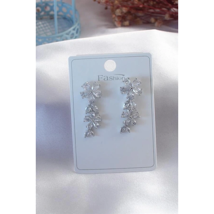 Gümüş Renk Çiçek Model Zirkon Taşlı Kadın Küpe