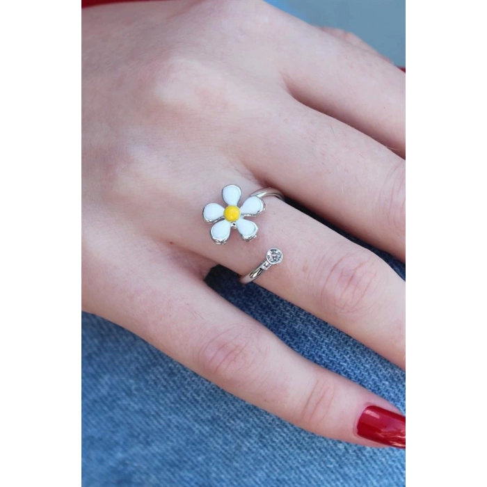 Gümüş Renk Papatya Model Zirkon Taş Detay Kadın Yüzük
