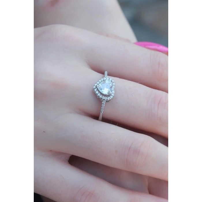 Gümüş Renk Zirkon Taşlı Kalp Model Charm Pirinç Kadın Yüzük