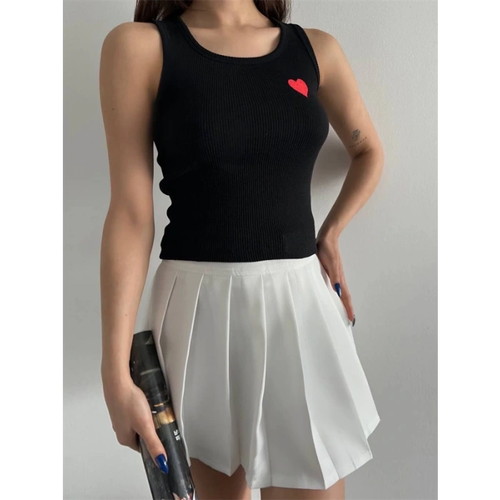 Kalp nakışlı atlet