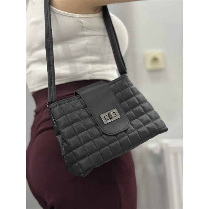 Kapaklı kapitone siyah cilt çanta