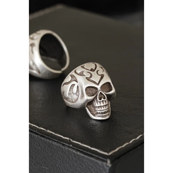 Kuru Kafa Tasarımlı Eskitme Gümüş Desenli Ayarlamalı Model Erkek Yüzük