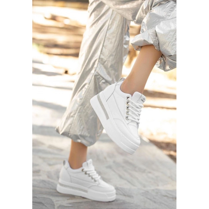 Lulu Beyaz Cilt Bağcıklı Spor Ayakkabı