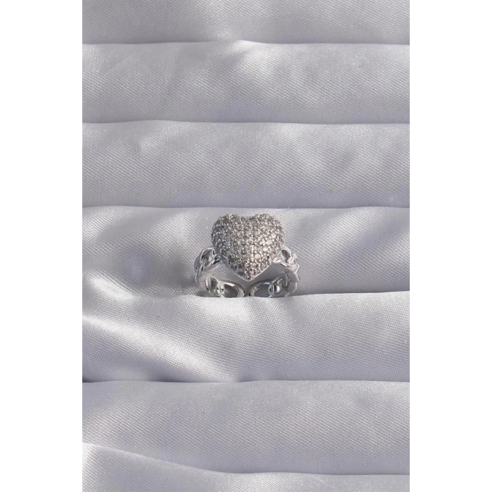 Pirinç Ayarlamalı Gümüş Renk Zirkon Taşlı Bombeli Kalp Yüzük