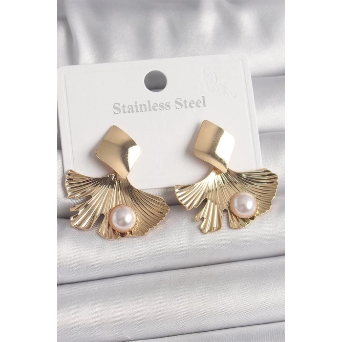 Pirinç Gold Renk Sallantı İnci Detaylı Yaprak Model Kadın Küpe