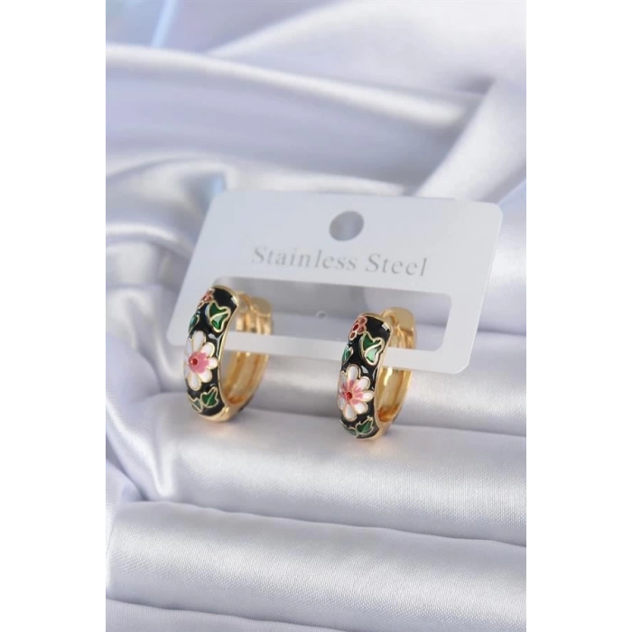 Pirinç Gold Renk Siyah Çiçek İşleme Kadın Küpe