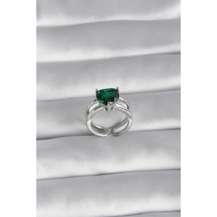 Pirinç Gümüş Renk Yeşil Zirkon Taşlı Tek Taş Model Kadın Yüzük