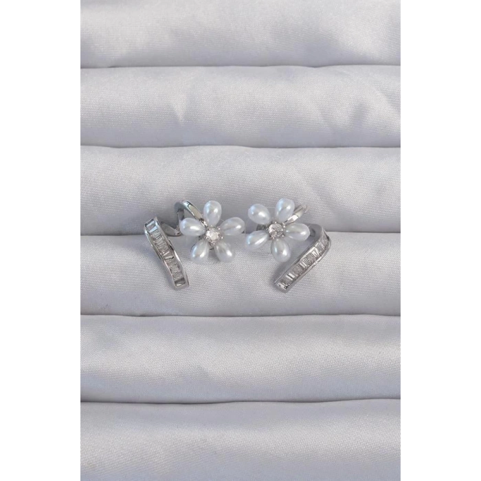 Pirinç Gümüş Renk Zirkon Taşlı Kıvrımlı İnci Çiçek Küpe