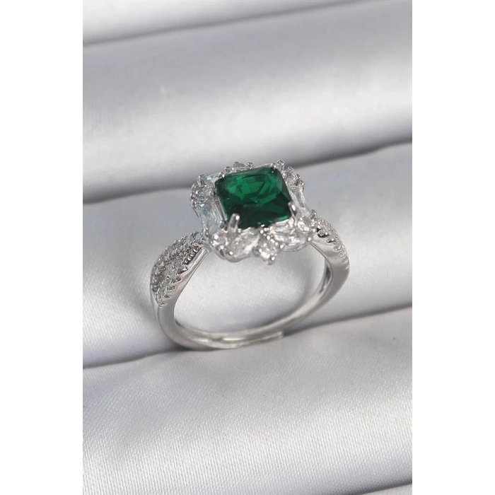 Pirinç Gümüş Renk Zirkon Taşlı Yeşil Tektaş Model Kadın Yüzük