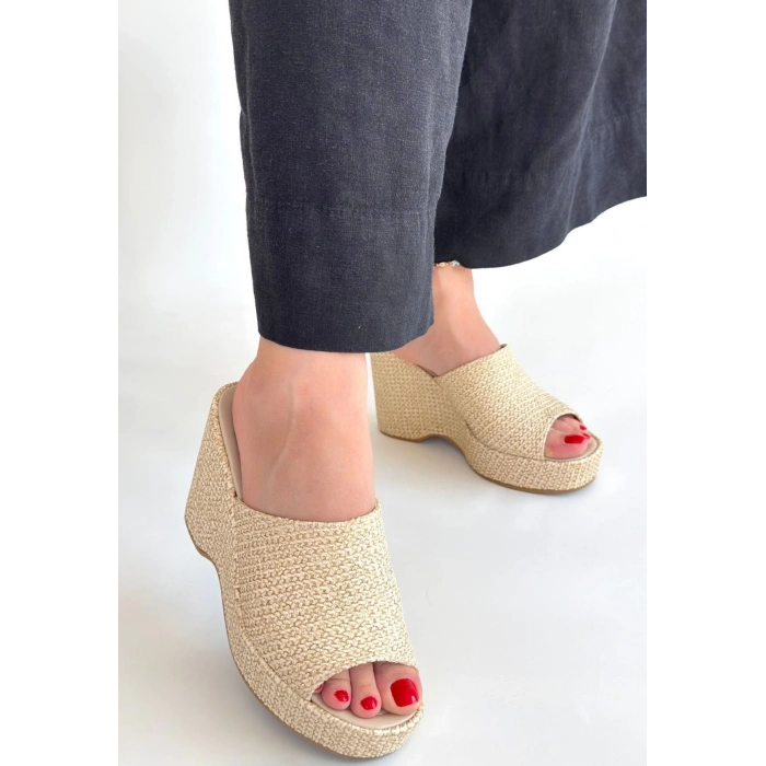 Tlay Bej Hasır Dokumalı Dolgu Topuk Terlik