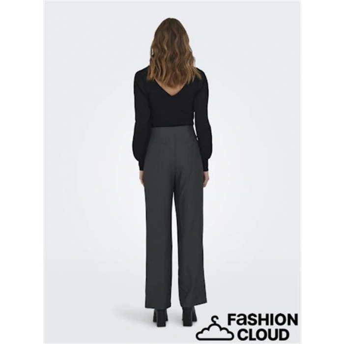 V Yaka Günlük Giyilebilen Şık Yaka Detay Kadın Sweat