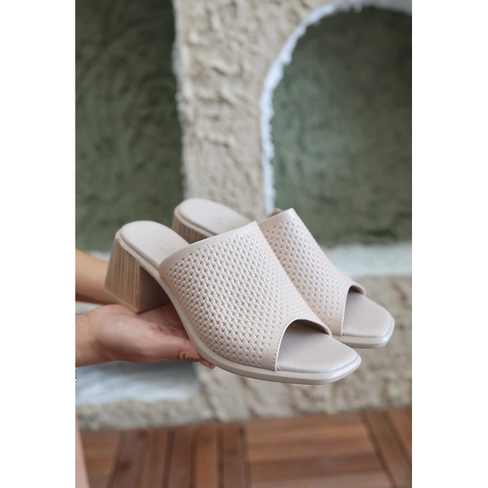 Zanna Bej Cilt Topuklu Terlik